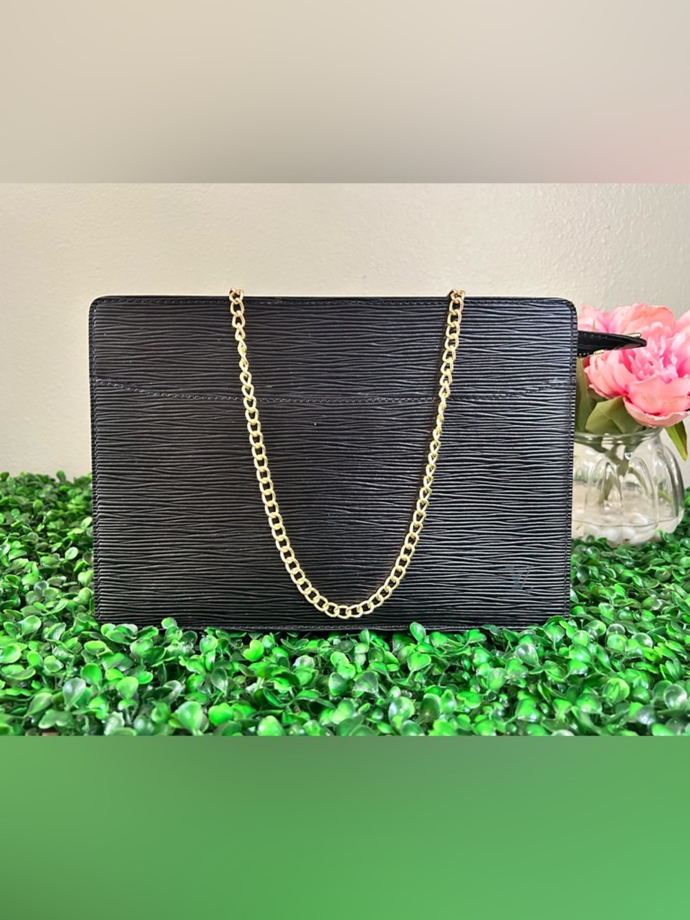 Vintage Louis Vuitton LV Black Epi Zip Pochette w/ Removable Strap